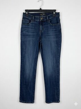 Lee Women's Size 4 Relaxed Fit Indigo Straight Leg Jeans Mid Rise